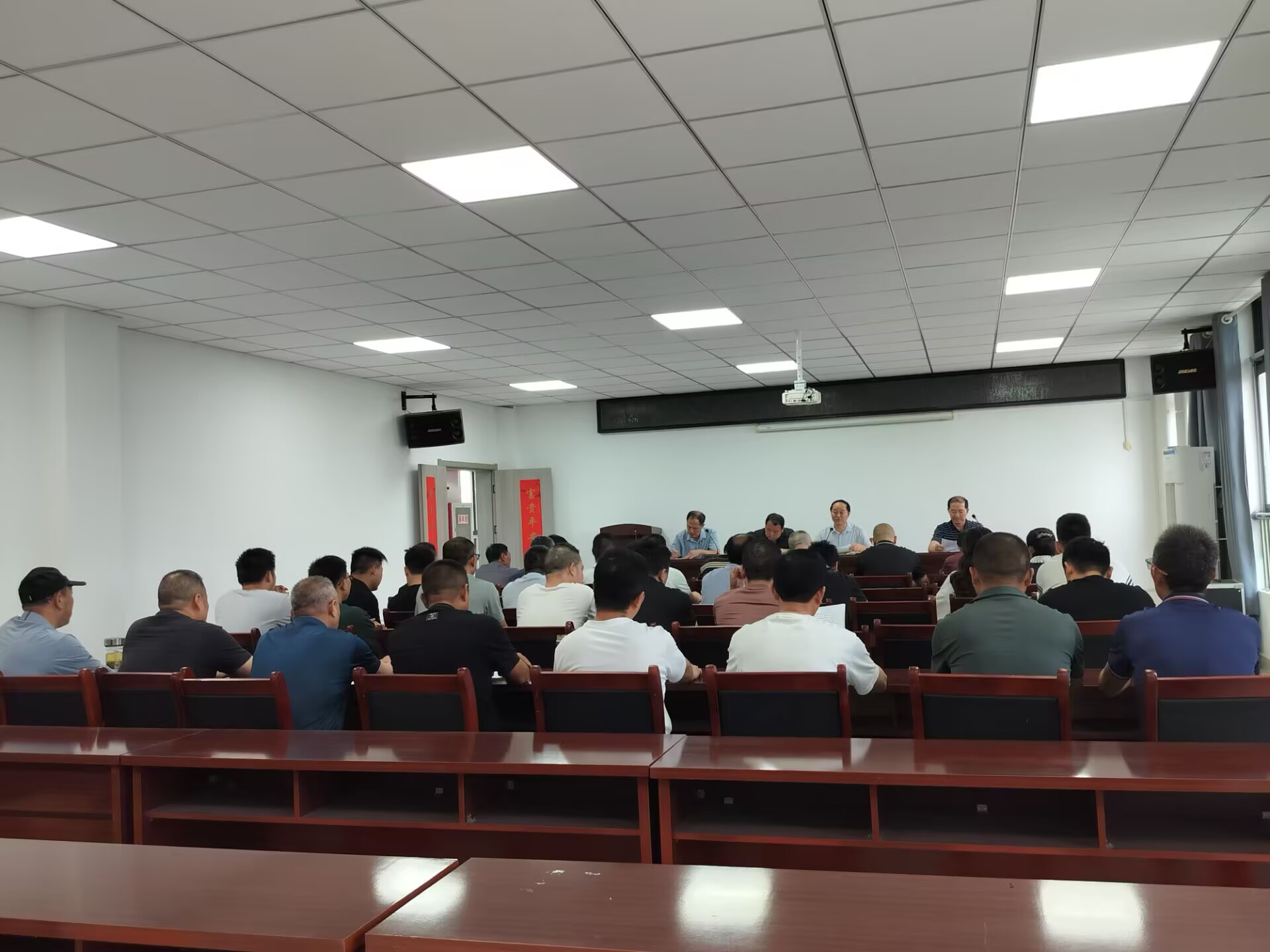 09b260a2a32946833c82ec33e31f5c22